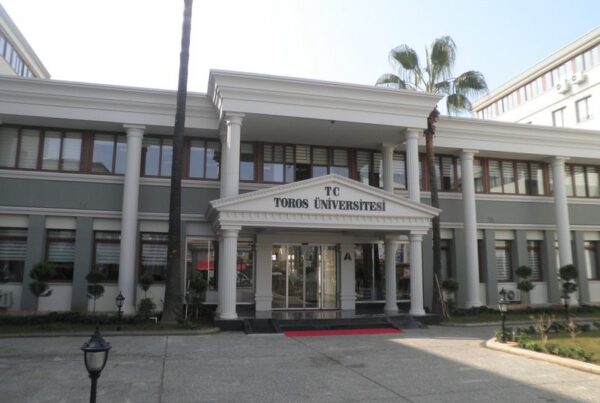 Fiberton Prekast A.Ş. Toros Üniversitesi Güzel Sanatlar Fakültesi prekast, gfrc, grc, uhpc cam elyaf takviyeli beton dış cephe kaplama sistemleri-1